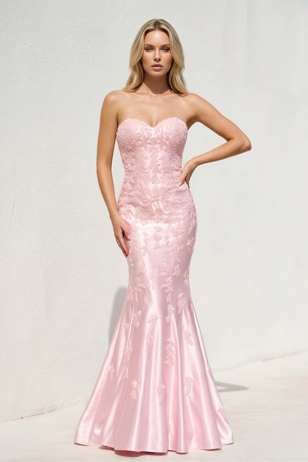 Robe longue rose coupe sirène décolleté cœur à appliqués - Harana