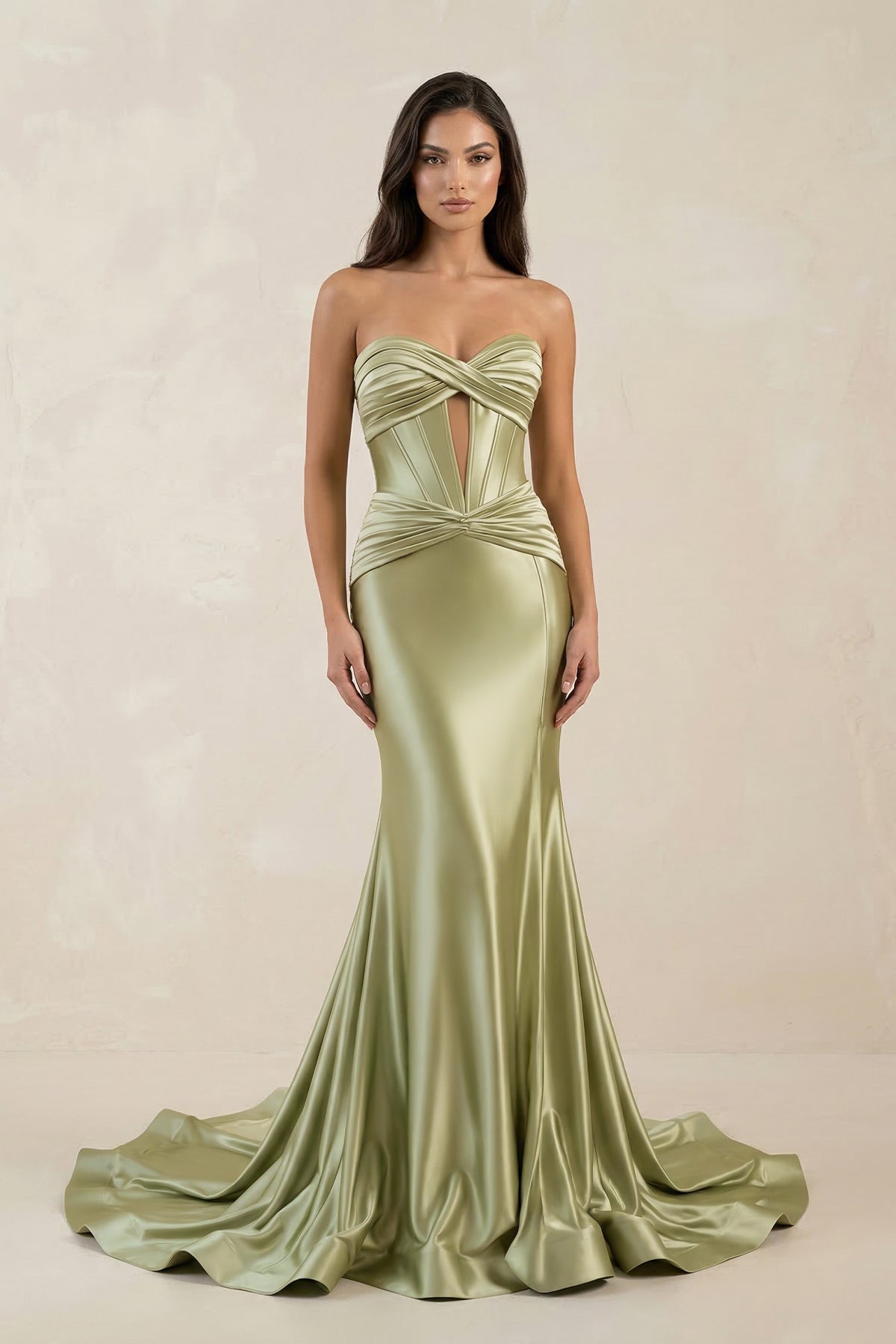 Robe longue vert sauge satinée coupe sirène décolleté cœur détail goutte - Harana