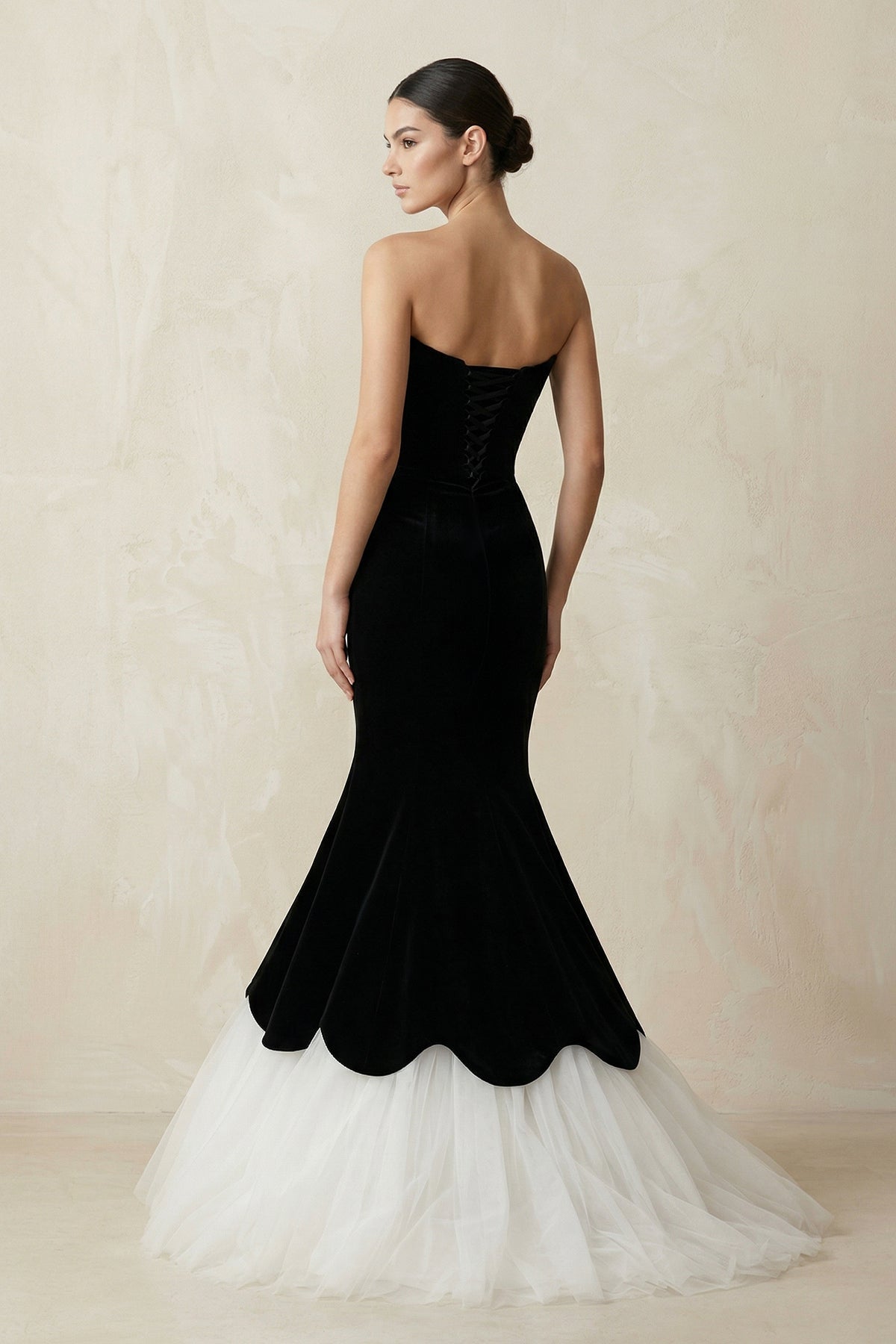 Robe longue noire sirène en satin et tulle - Harana