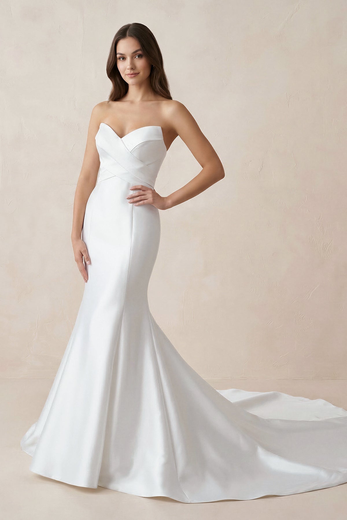 Robe de mariée blanche en satin coupe sirène à décolleté cœur - Harana