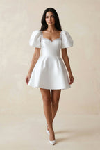 Robe de mariée blanche trapèze en satin décolleté cœur manches courtes - Harana