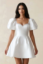 Robe de mariée blanche trapèze en satin décolleté cœur manches courtes - Harana