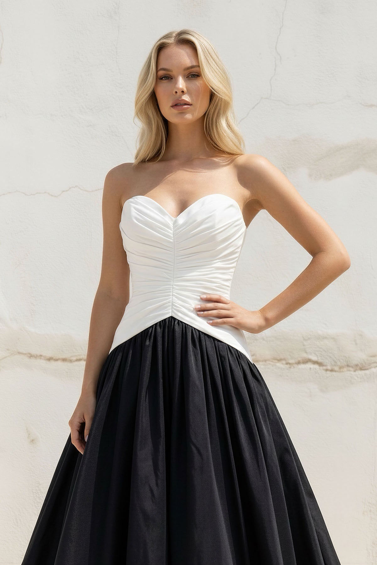 Robe longue black & white décolleté cœur effet drapé - Harana