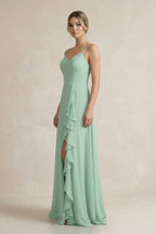 Robe demoiselle d’honneur pale pistachio longue sans manches avec fente effet drapé - Harana