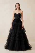 Robe de mariée noire en tulle à décolleté cœur ornée de volants - Harana