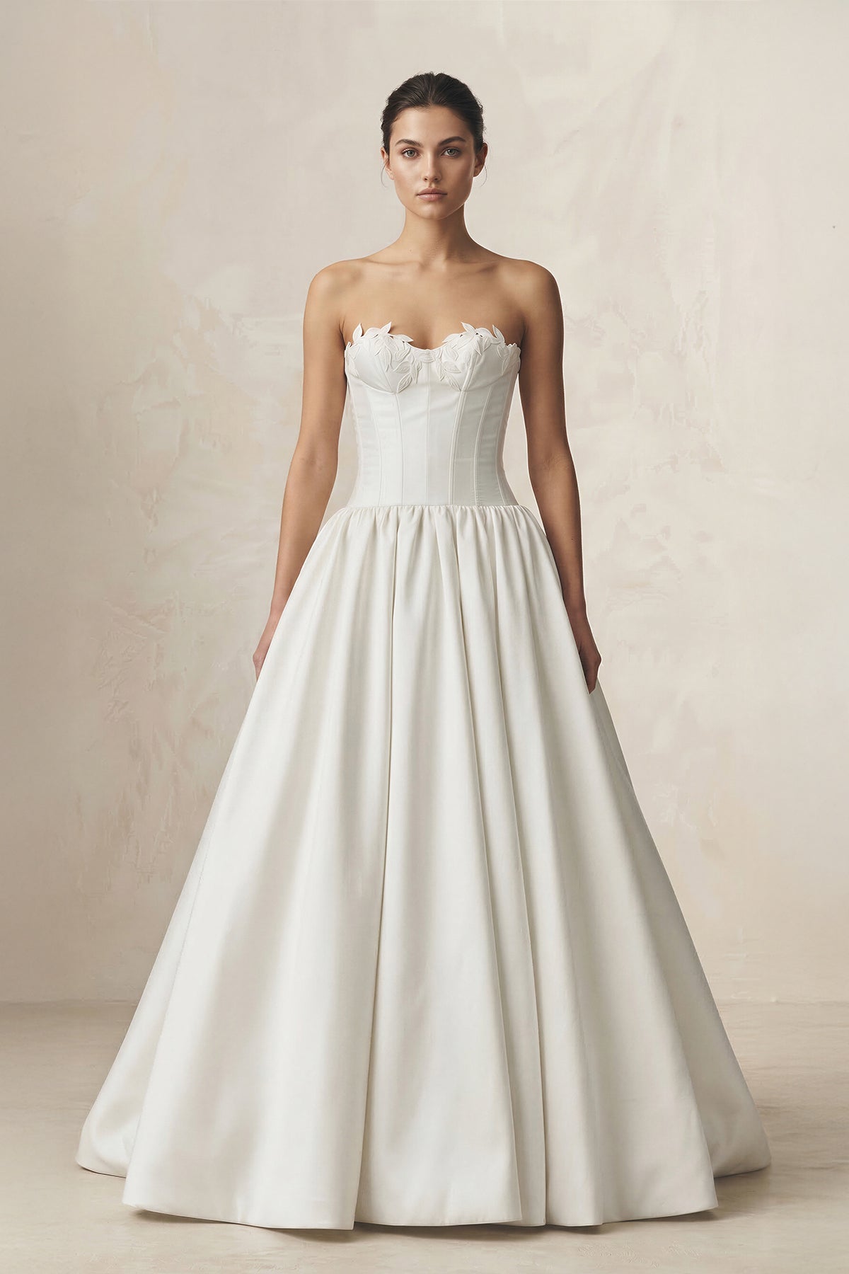 Robe de mariée ivoire courte sans manches satinée - Harana