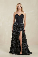 Robe de mariée noire trapèze en satin décolleté cœur sans manches - Harana