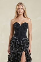 Robe de mariée noire trapèze en satin décolleté cœur sans manches - Harana