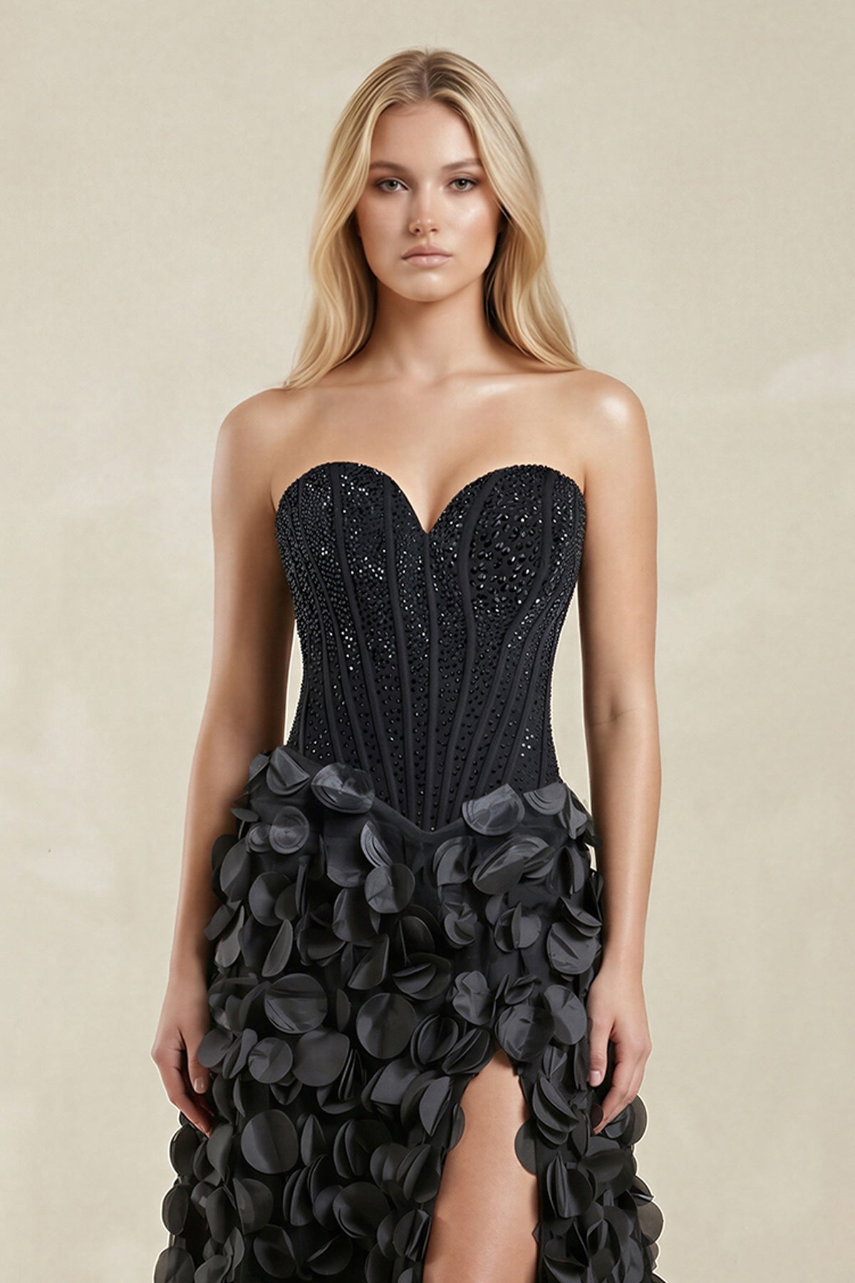 Robe de mariée noire trapèze en satin décolleté cœur sans manches - Harana