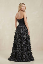 Robe de mariée noire trapèze en satin décolleté cœur sans manches - Harana