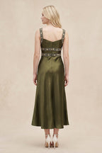 Robe vert olive midi satinée coupe fourreau à décolleté cœur plissée - Harana