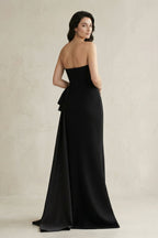 Robe de mariée noire satinée coupe fourreau à décolleté cœur plissée - Harana