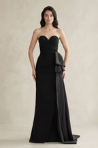 Robe de mariée noire satinée coupe fourreau à décolleté cœur plissée - Harana