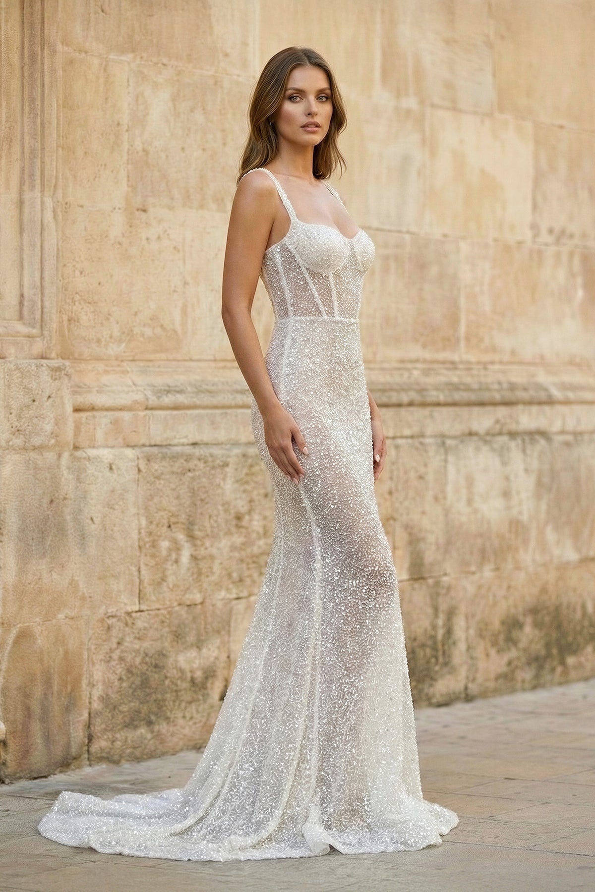 Robe de mariée ivoire coupe sirène à décolleté cœur ornée de sequins - Harana