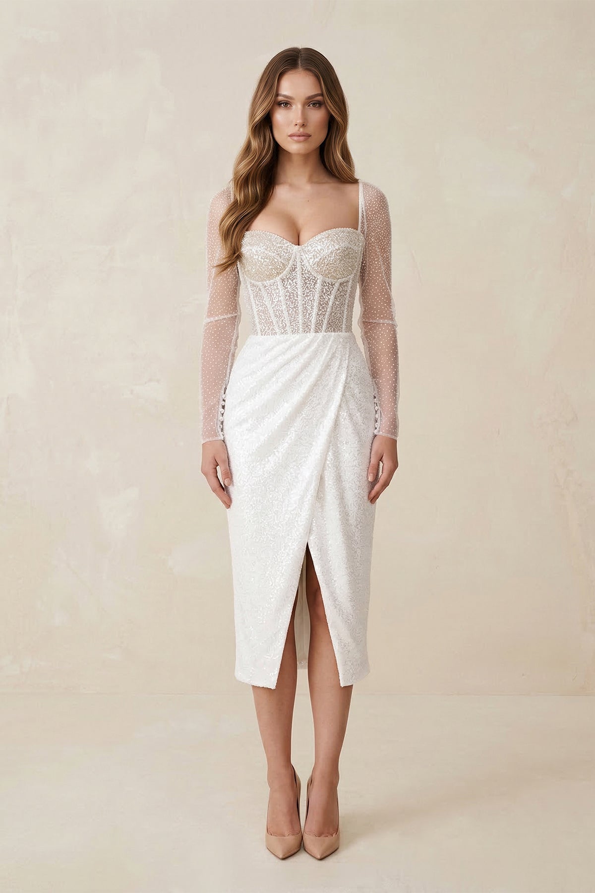 Robe de mariée blanche coupe fourreau à décolleté cœur effet drapé - Harana