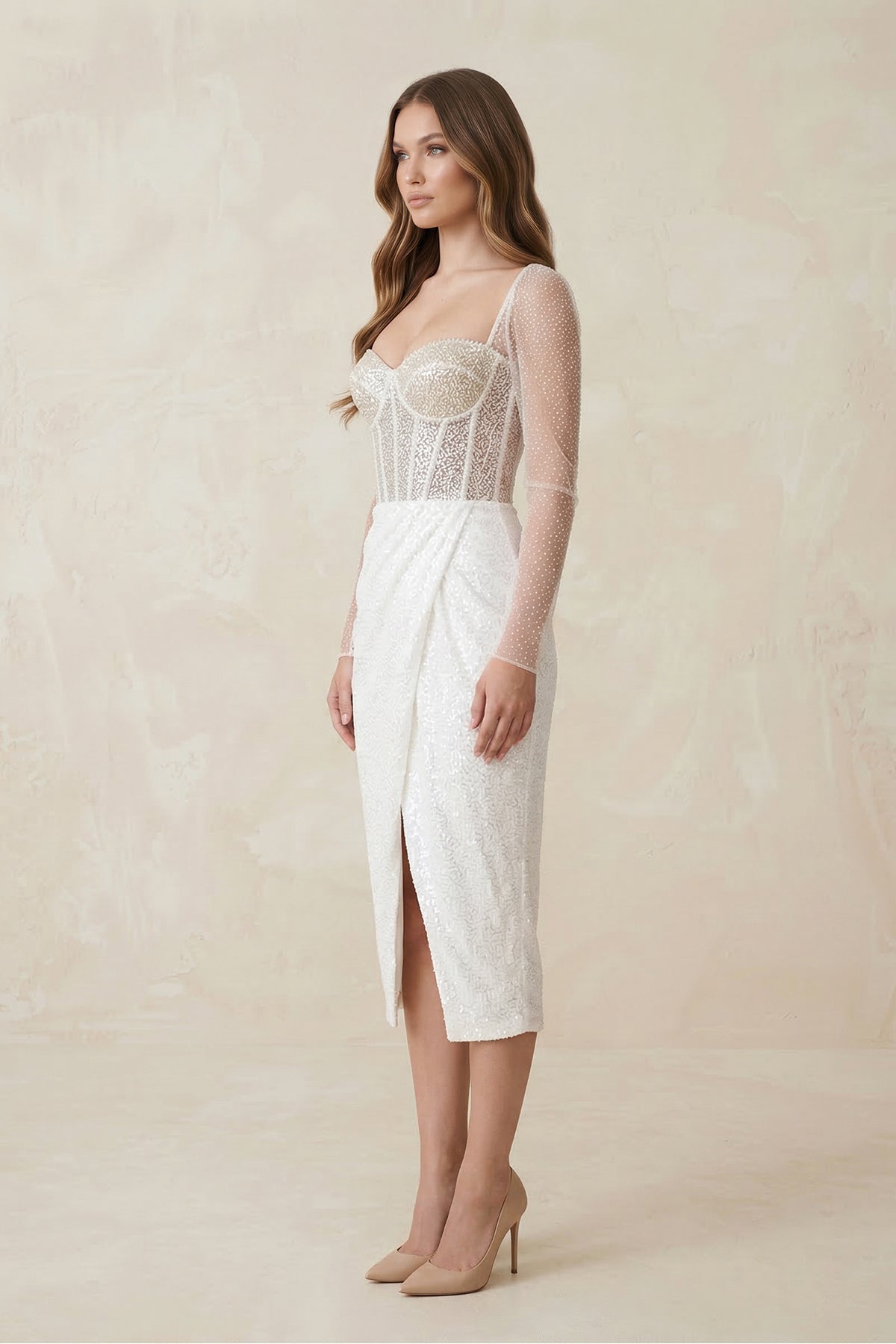 Robe de mariée blanche coupe fourreau à décolleté cœur effet drapé - Harana