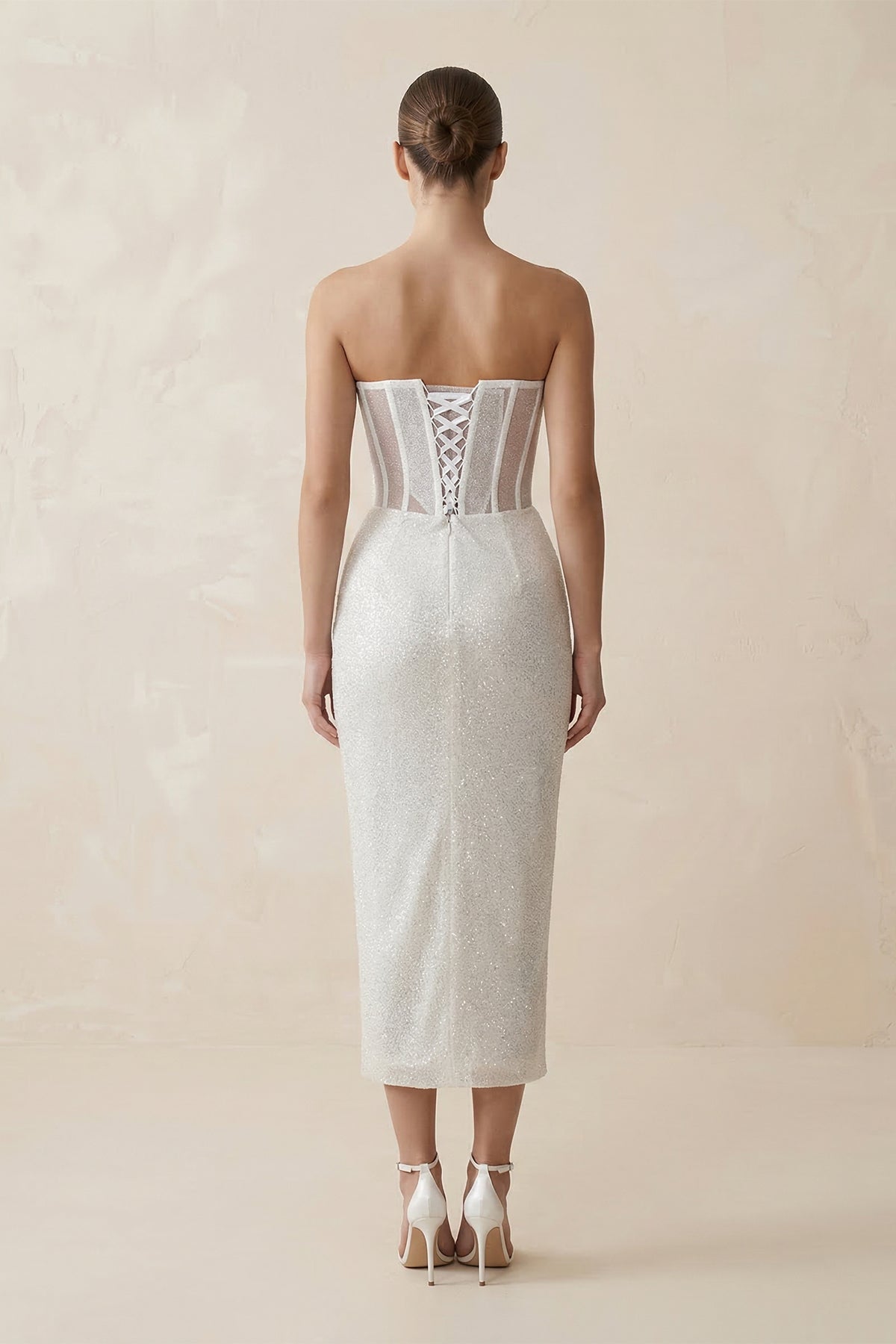 Robe de mariée blanche fourreau dentelle décolleté cœur à corset sans manches - Harana