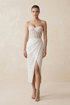 Robe de mariée blanche fourreau dentelle décolleté cœur à corset sans manches - Harana