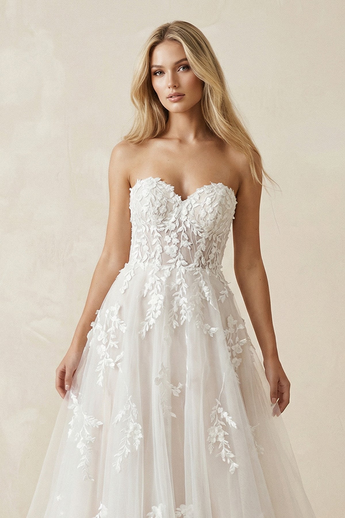 Robe de mariée ivoire courte sans manches en tulle coupe trapèze - Harana