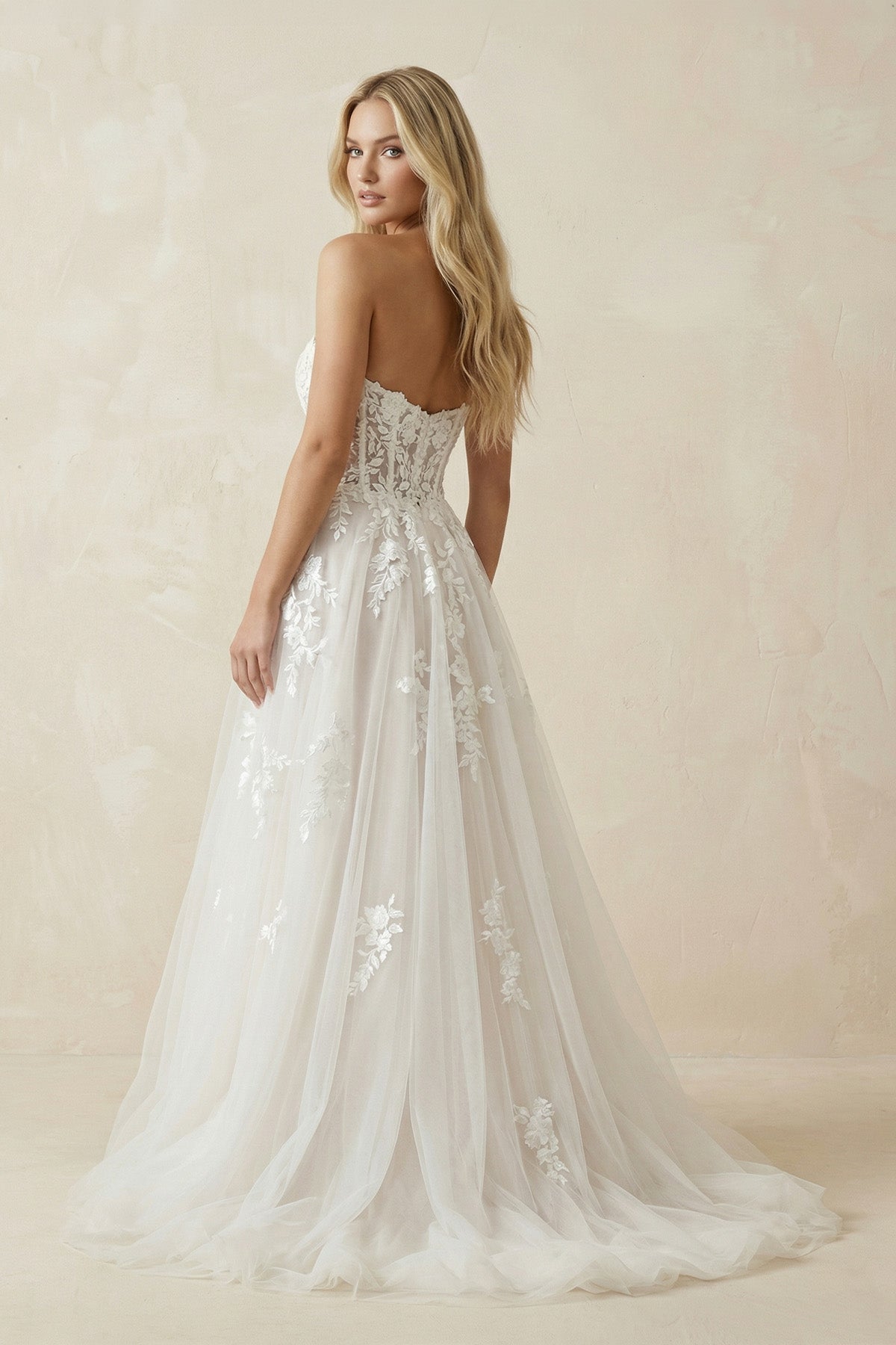 Robe de mariée ivoire courte sans manches en tulle coupe trapèze - Harana