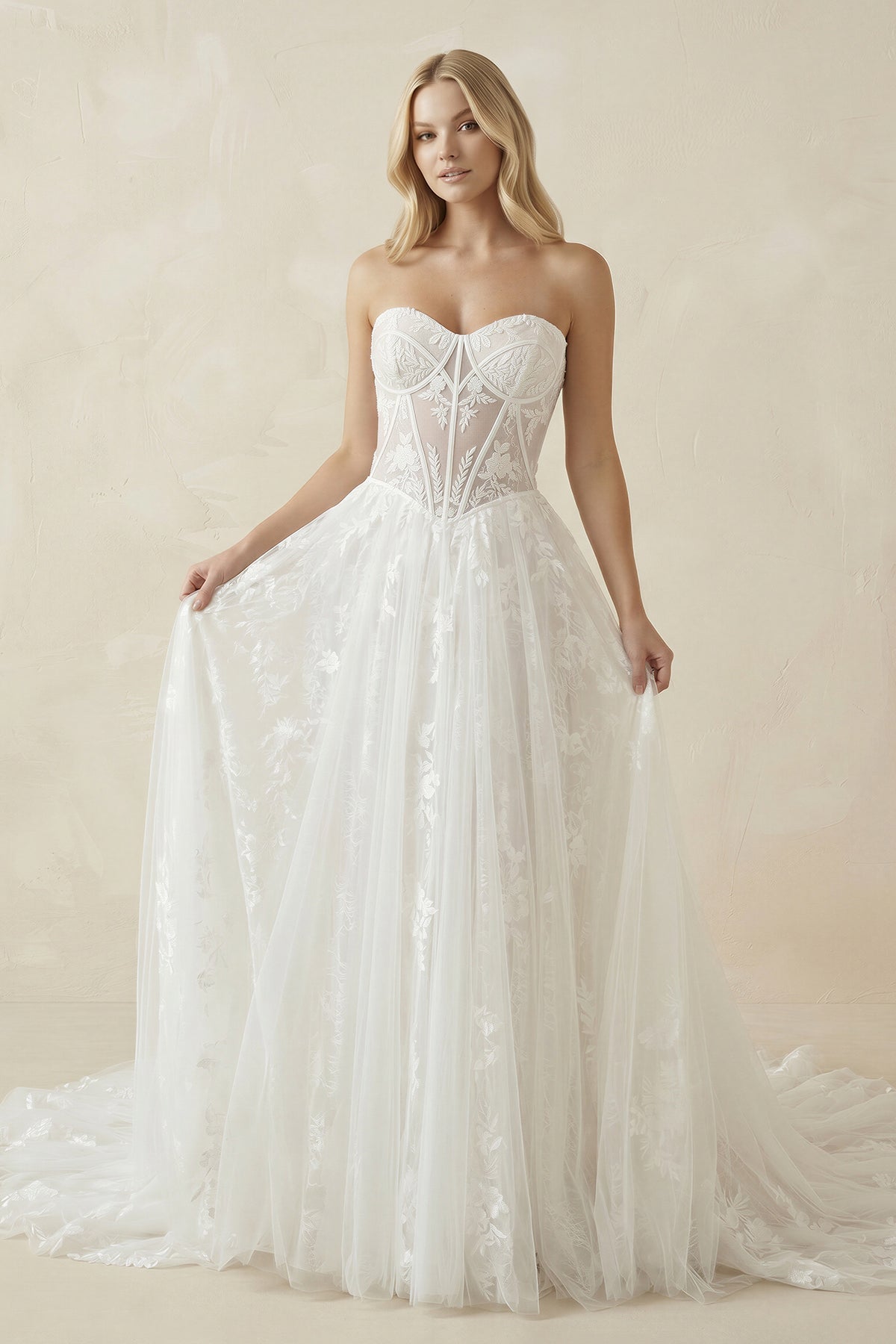 Robe de mariée blanche trapèze en tulle décolleté cœur dos nu - Harana