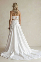 Robe de mariée blanche trapèze en satin décolleté cœur sans manches - Harana