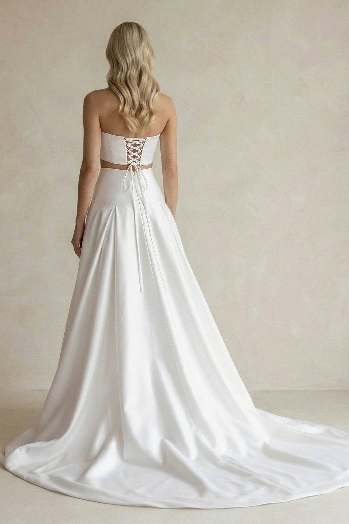 Robe de mariée blanche trapèze en satin décolleté cœur sans manches - Harana