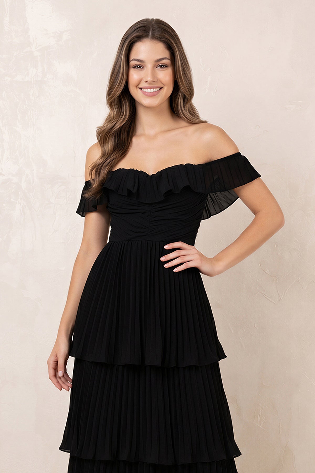 Robe noire longue en mousseline à épaules dénudées plissée - Harana