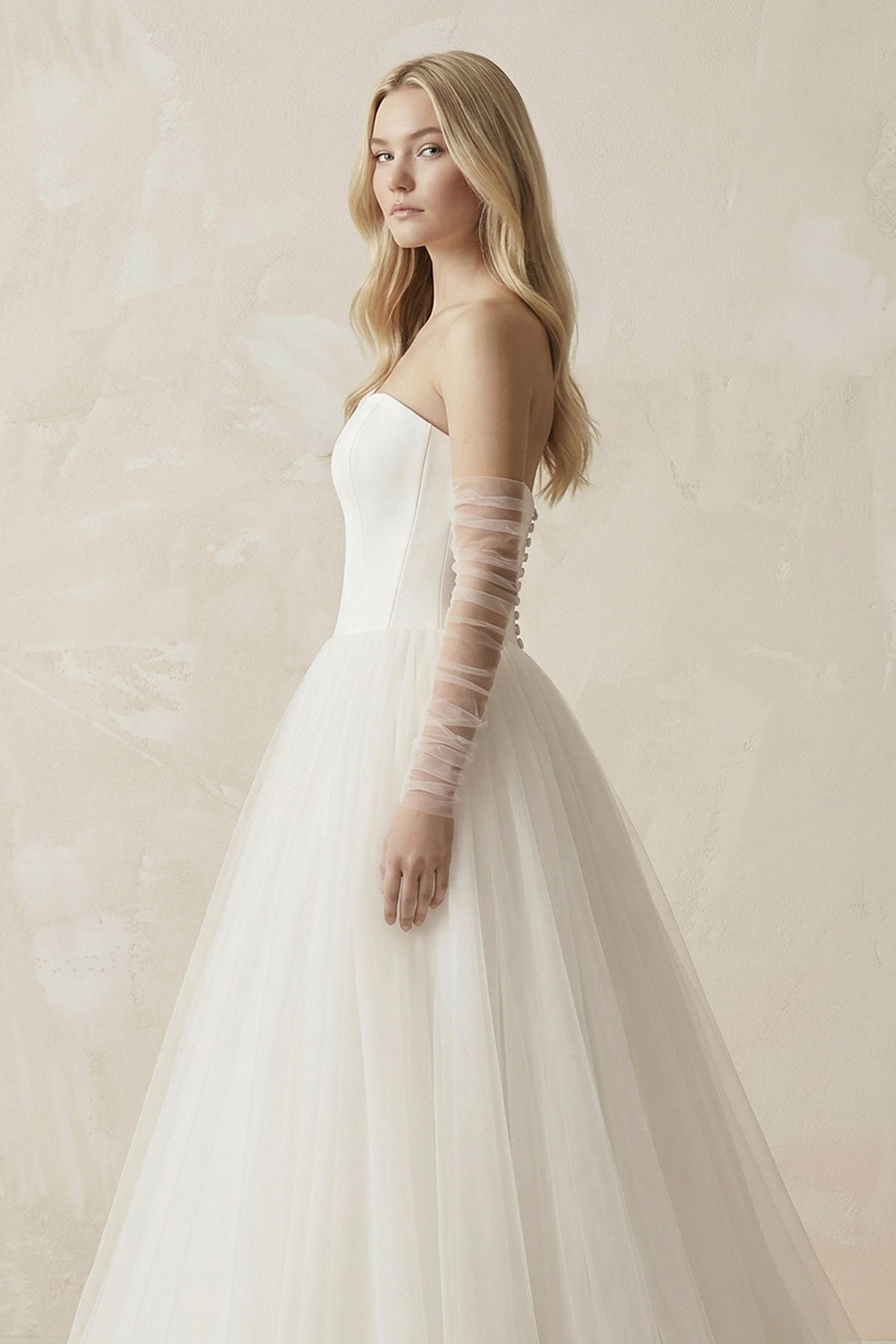 Robe de mariée ivoire longue bustier manches longues froncée - Harana
