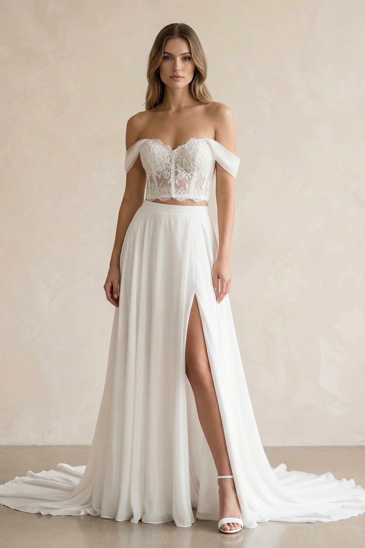 Robe de mariée blanche trapèze en mousseline à épaules dénudées avec fente - Harana