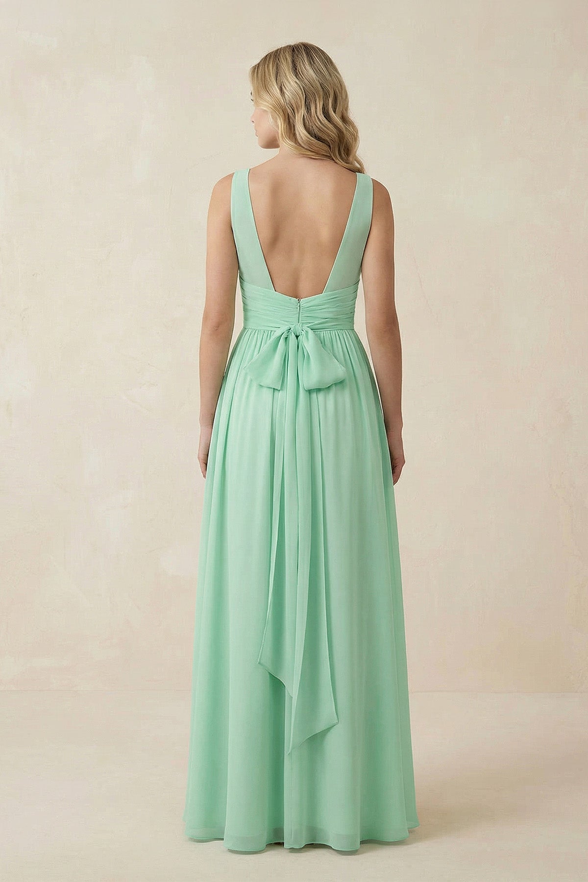 Robe demoiselle d’honneur pale pistachio longue col V sans manches avec fente - Harana