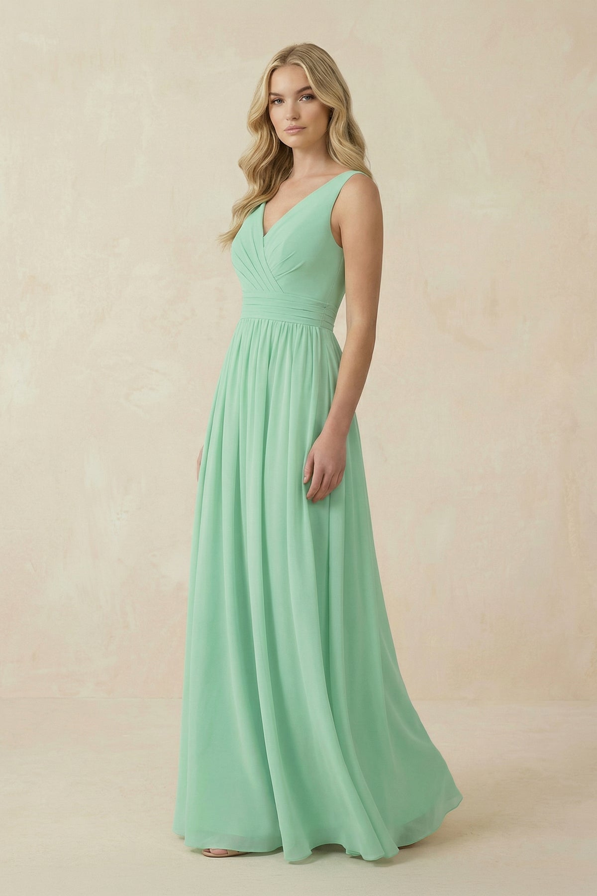 Robe demoiselle d’honneur pale pistachio longue col V sans manches avec fente - Harana