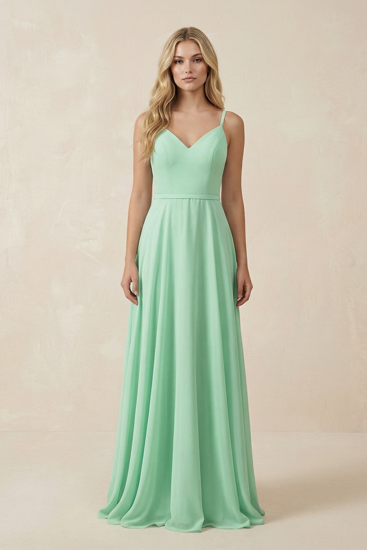 Robe demoiselle d’honneur pale pistachio longue col V sans manches froncée - Harana