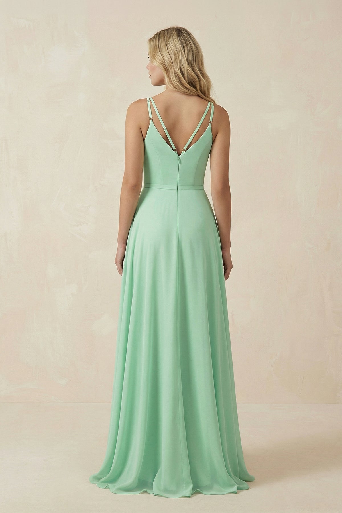 Robe demoiselle d’honneur pale pistachio longue col V sans manches froncée - Harana