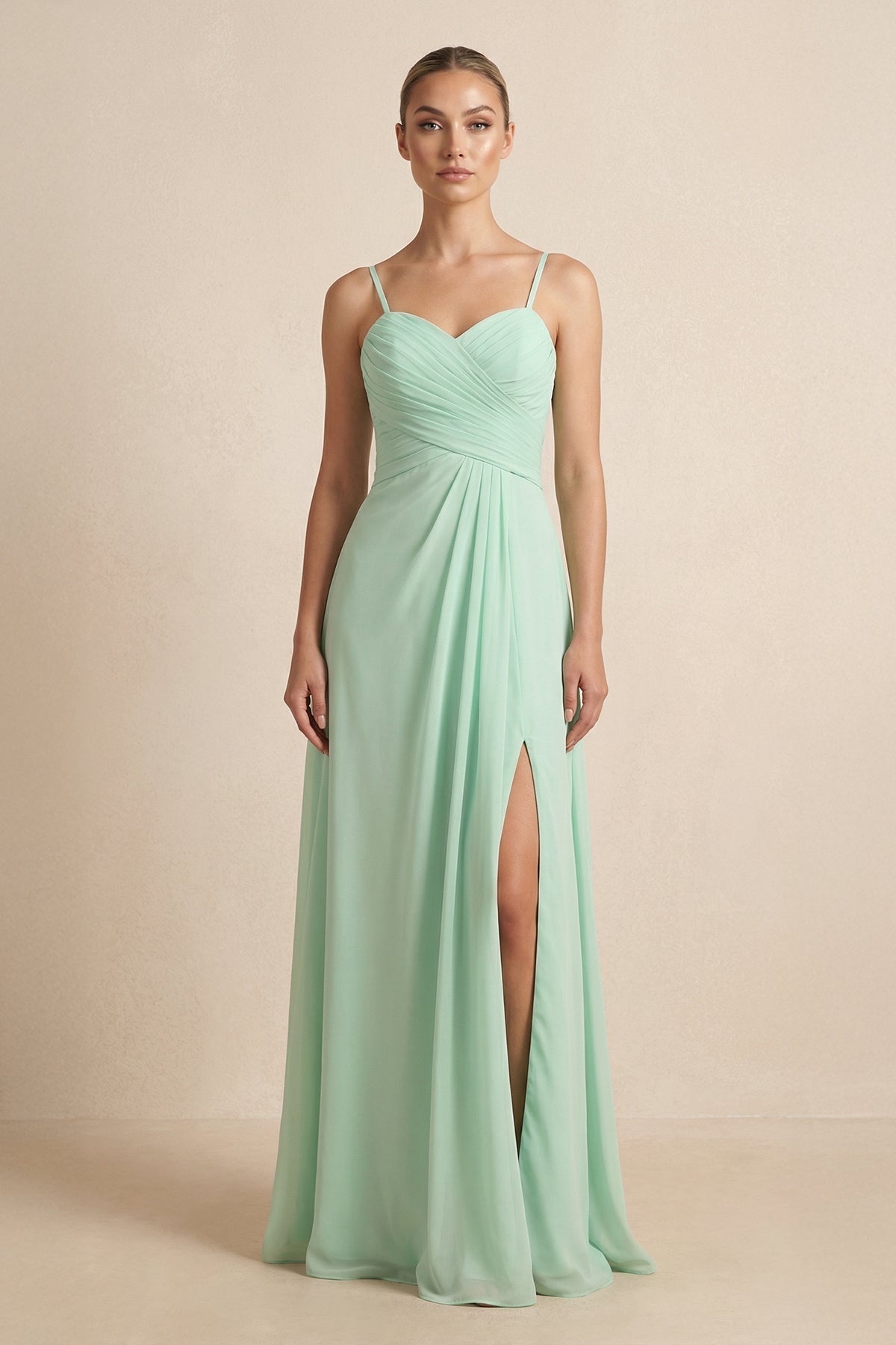 Robe demoiselle d’honneur pale pistachio longue col V sans manches avec fente - Harana