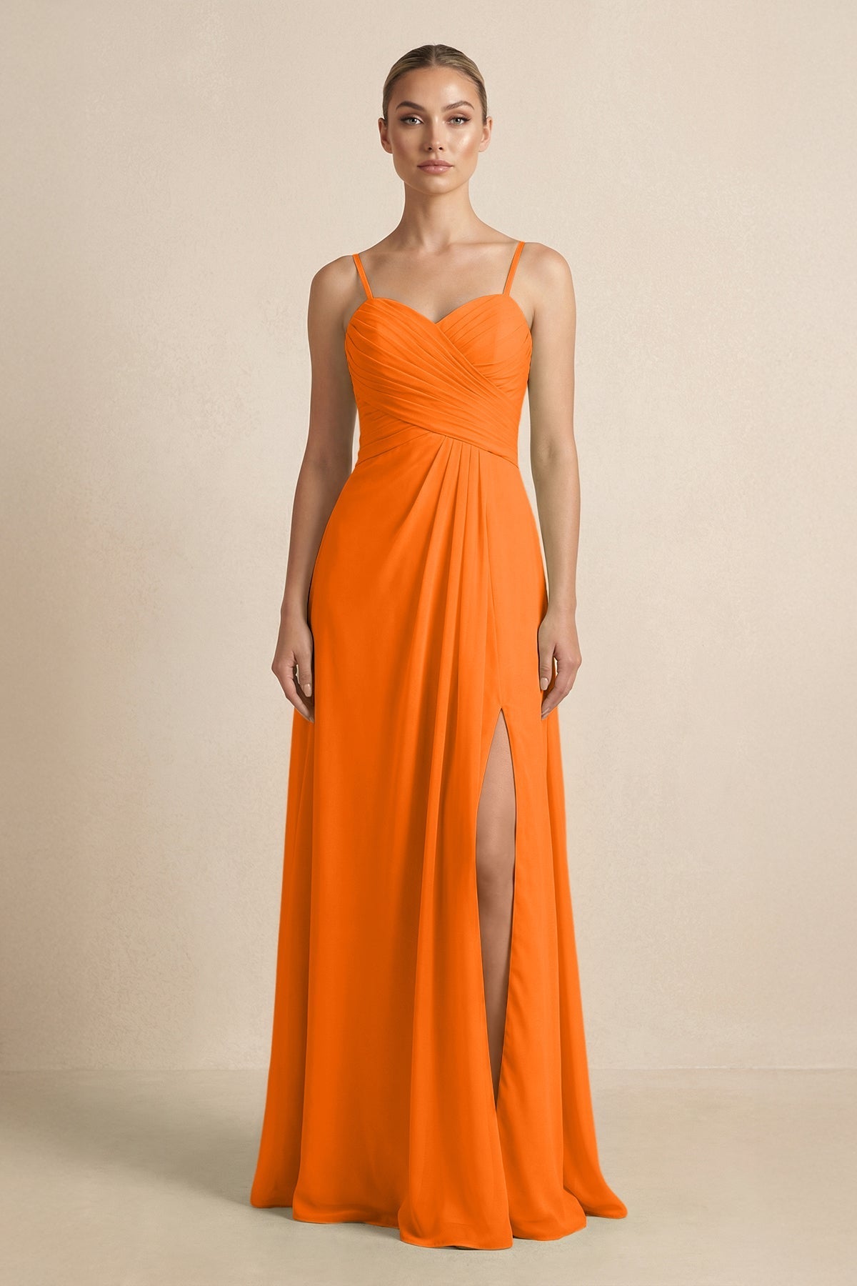 Robe longue orange en mousseline coupe trapèze plissée décolleté V - Harana
