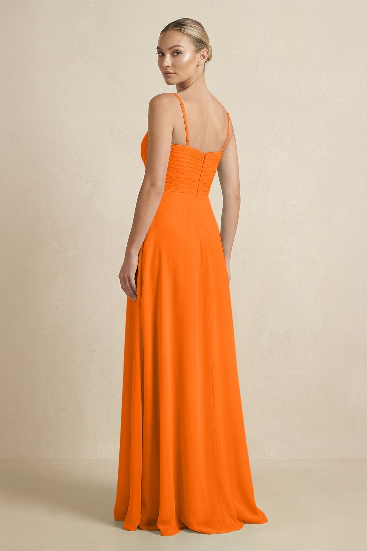 Robe longue orange en mousseline coupe trapèze plissée décolleté V - Harana