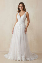 Robe de mariée ivoire trapèze en dentelle à col V dos nu - Harana