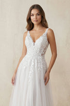 Robe de mariée ivoire trapèze en dentelle à col V dos nu - Harana