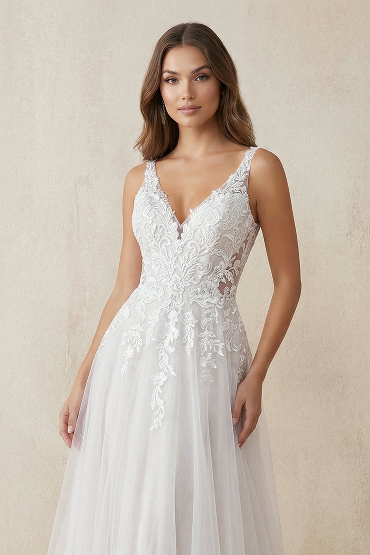 Robe de mariée ivoire trapèze en dentelle à col V dos nu - Harana