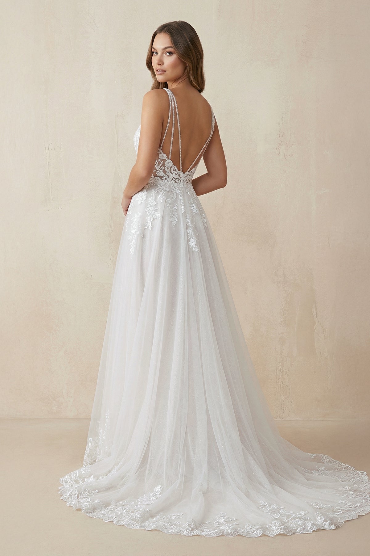 Robe de mariée ivoire trapèze en dentelle à col V dos nu - Harana