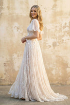Robe de mariée blanche et nude trapèze en dentelle à col V - Harana