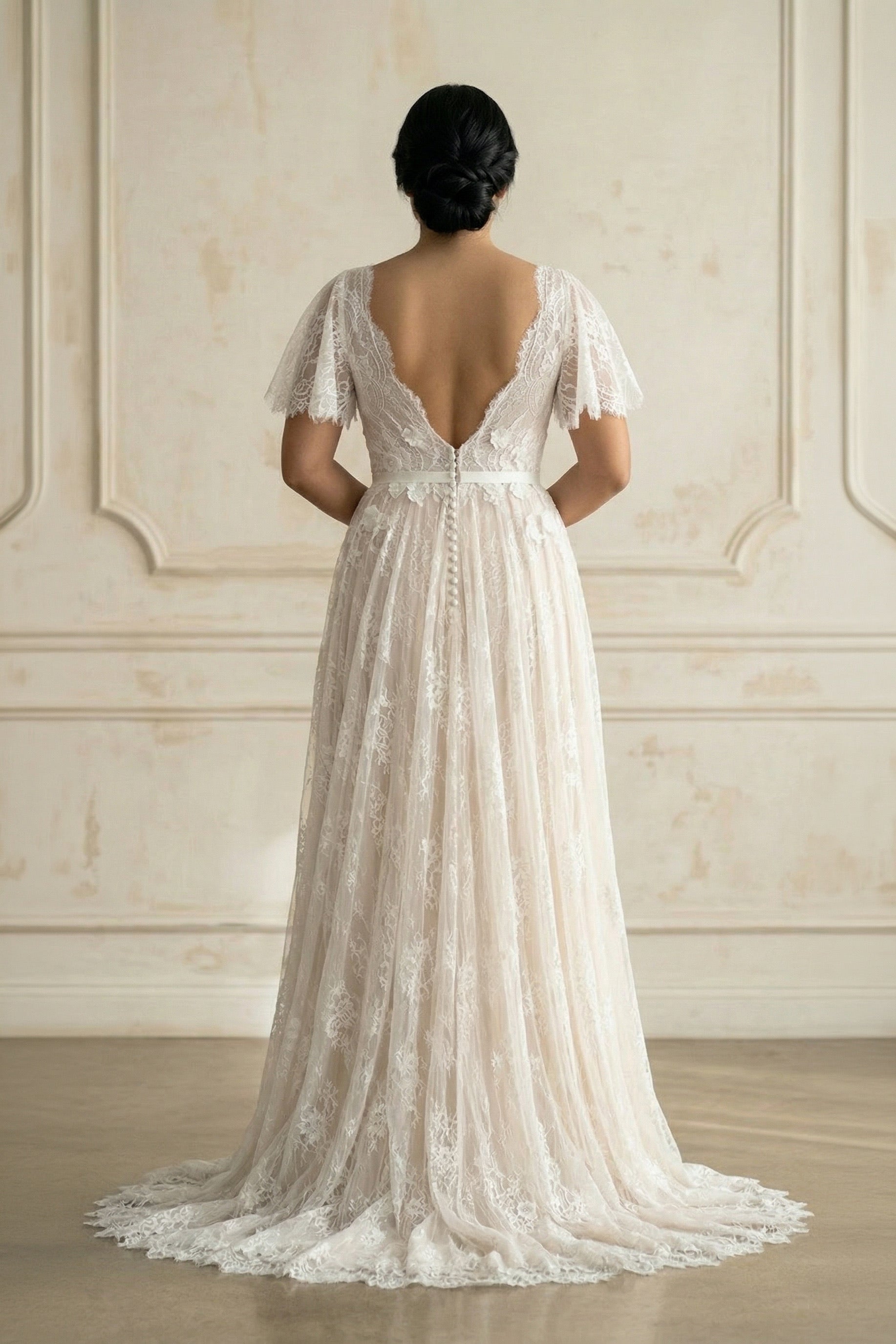 Robe de mariée blanche et nude trapèze en dentelle à col V - Harana