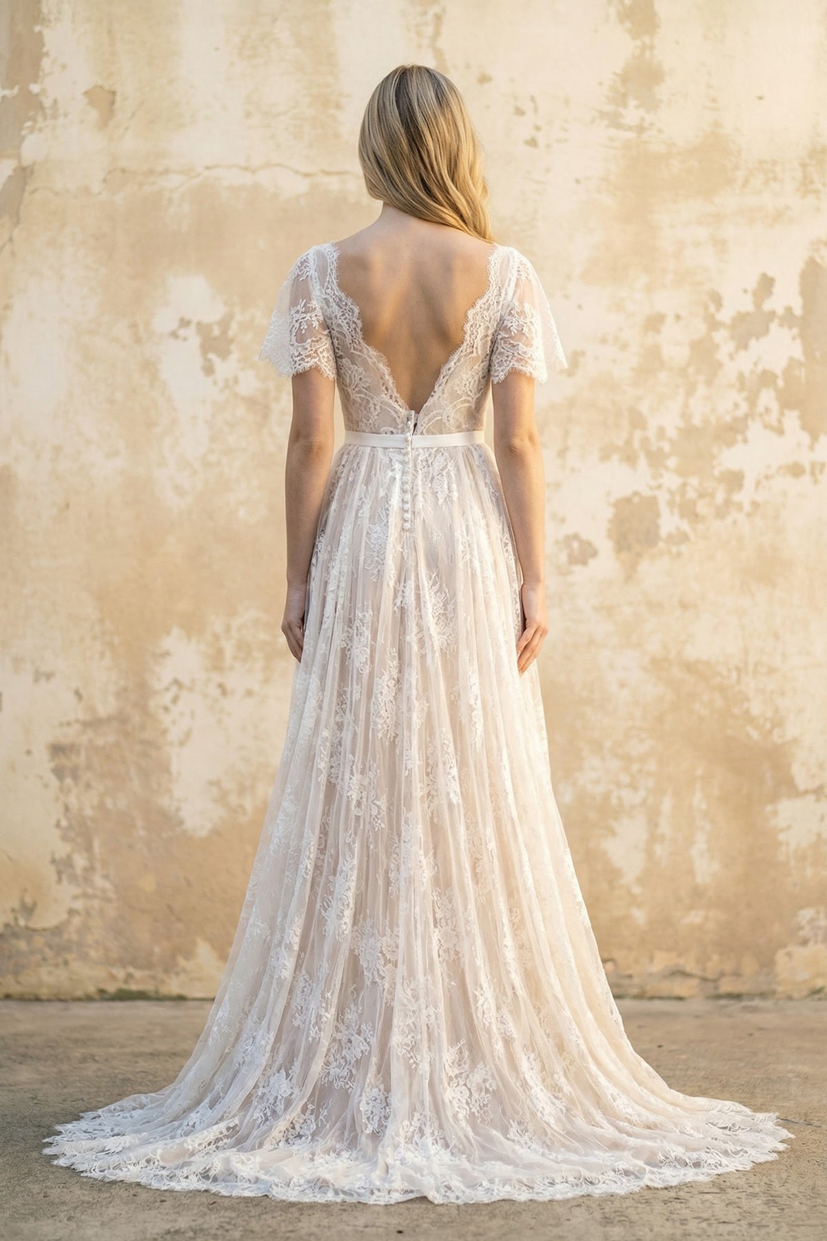 Robe de mariée blanche et nude trapèze en dentelle à col V - Harana