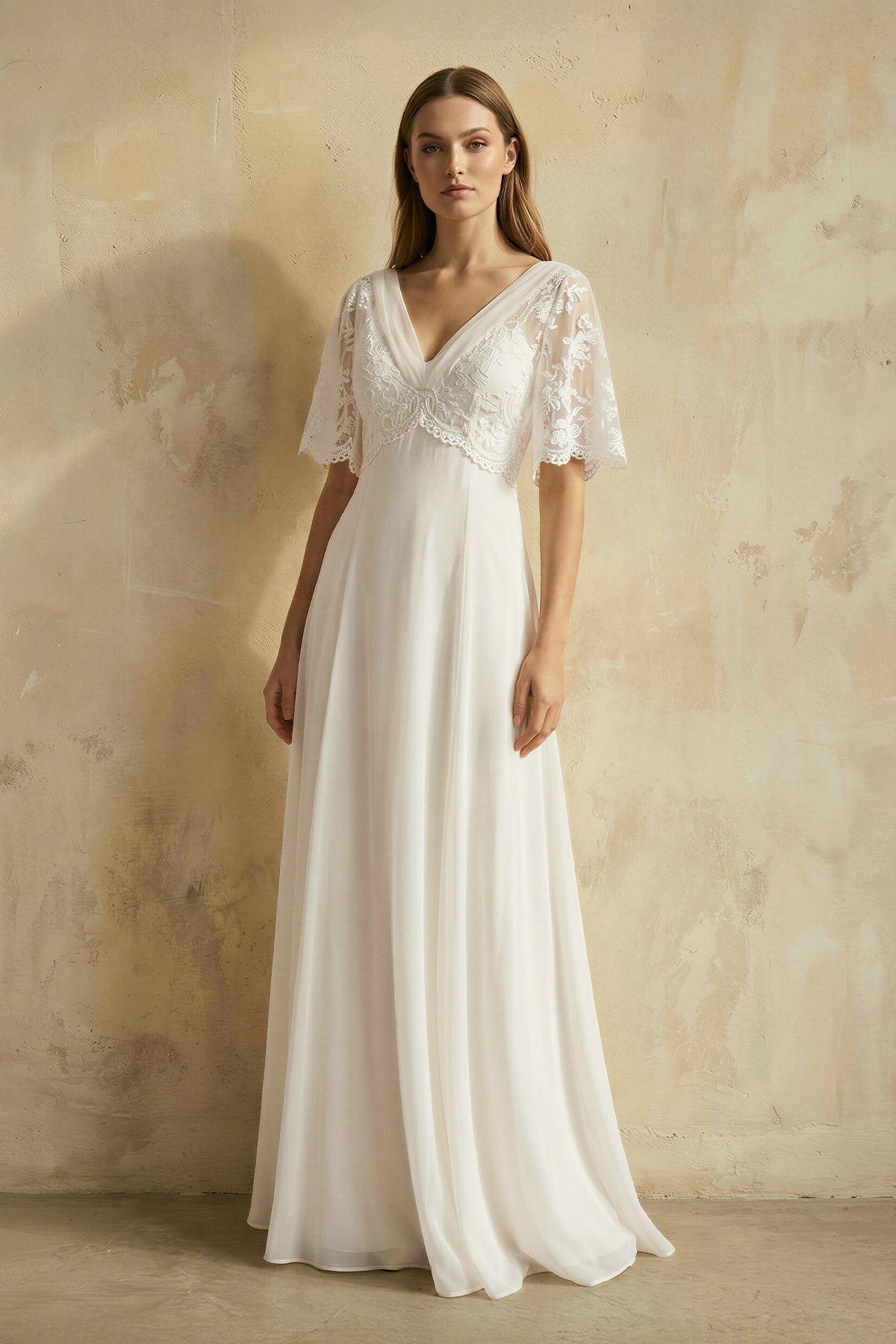 Robe de mariée ivoire en mousseline coupe trapèze à col V et manches courtes - Harana