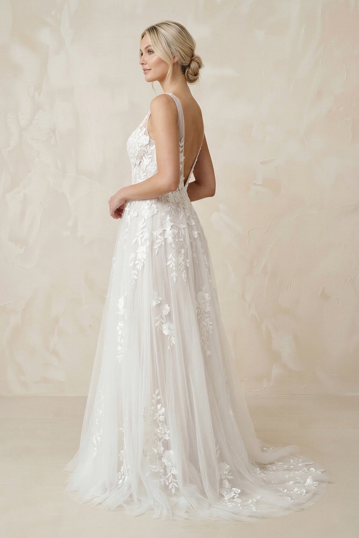 Robe de mariée blanche trapèze en tulle à col V sans manches - Harana