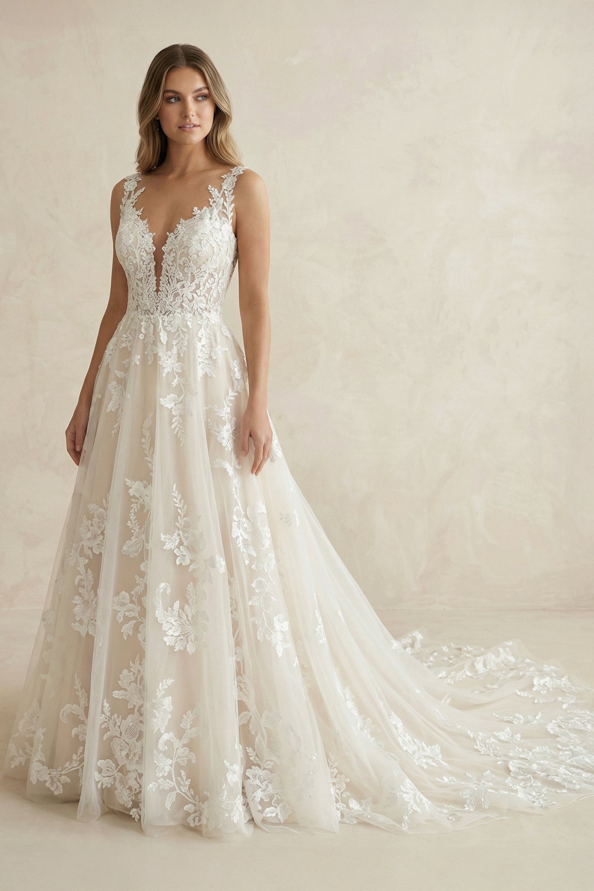 Robe de mariée blanche et nude trapèze en tulle à col V - Harana
