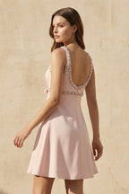Robe courte rose perlée avec nœud - Harana