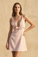Robe courte rose perlée avec nœud - Harana
