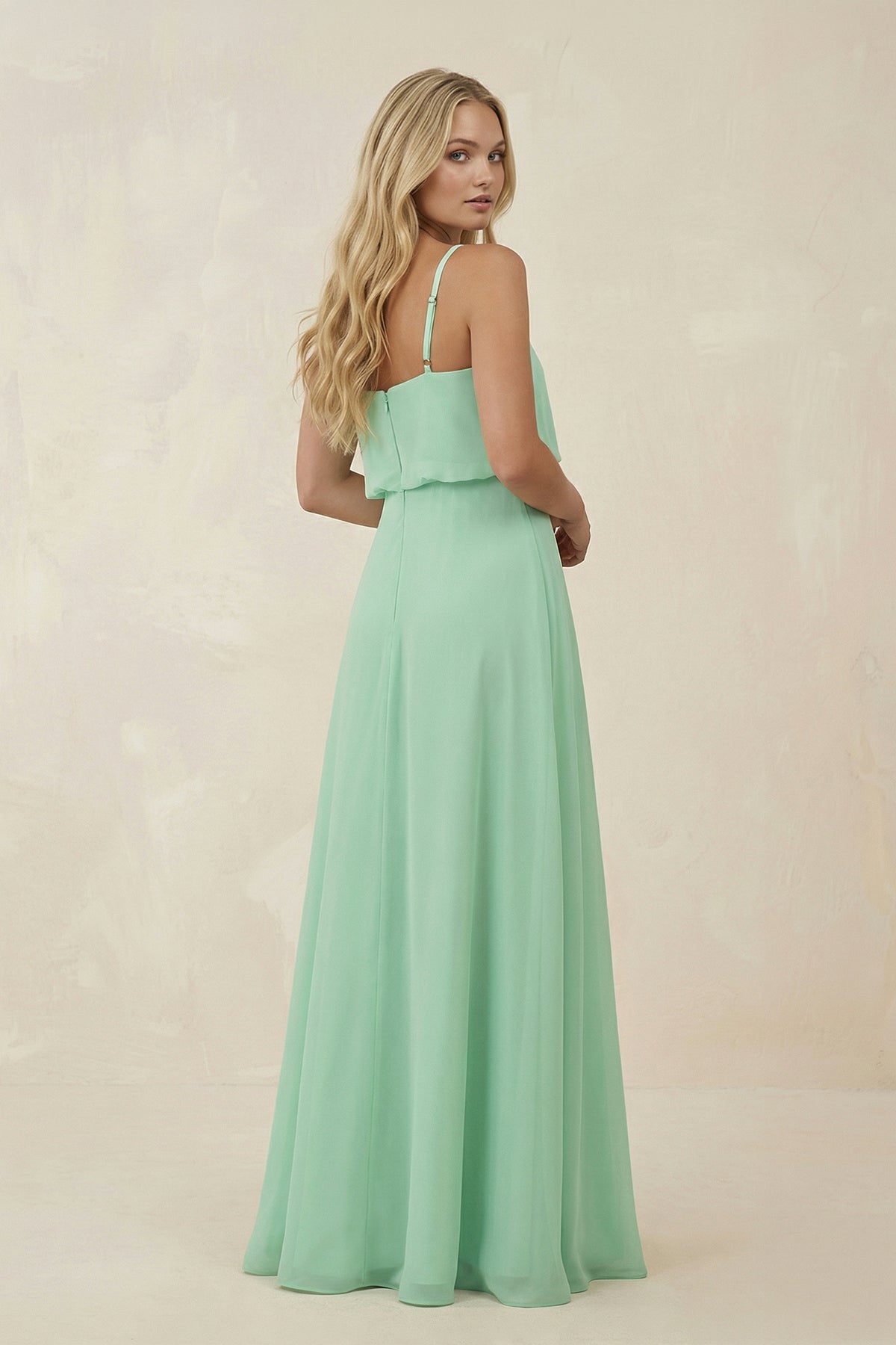 Robe demoiselle d’honneur pale pistachio longue col V sans manches effet drapé - Harana